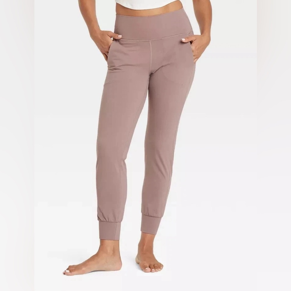 All In Motion Women's Soft High-Rise Jogger Pants Light Brown M